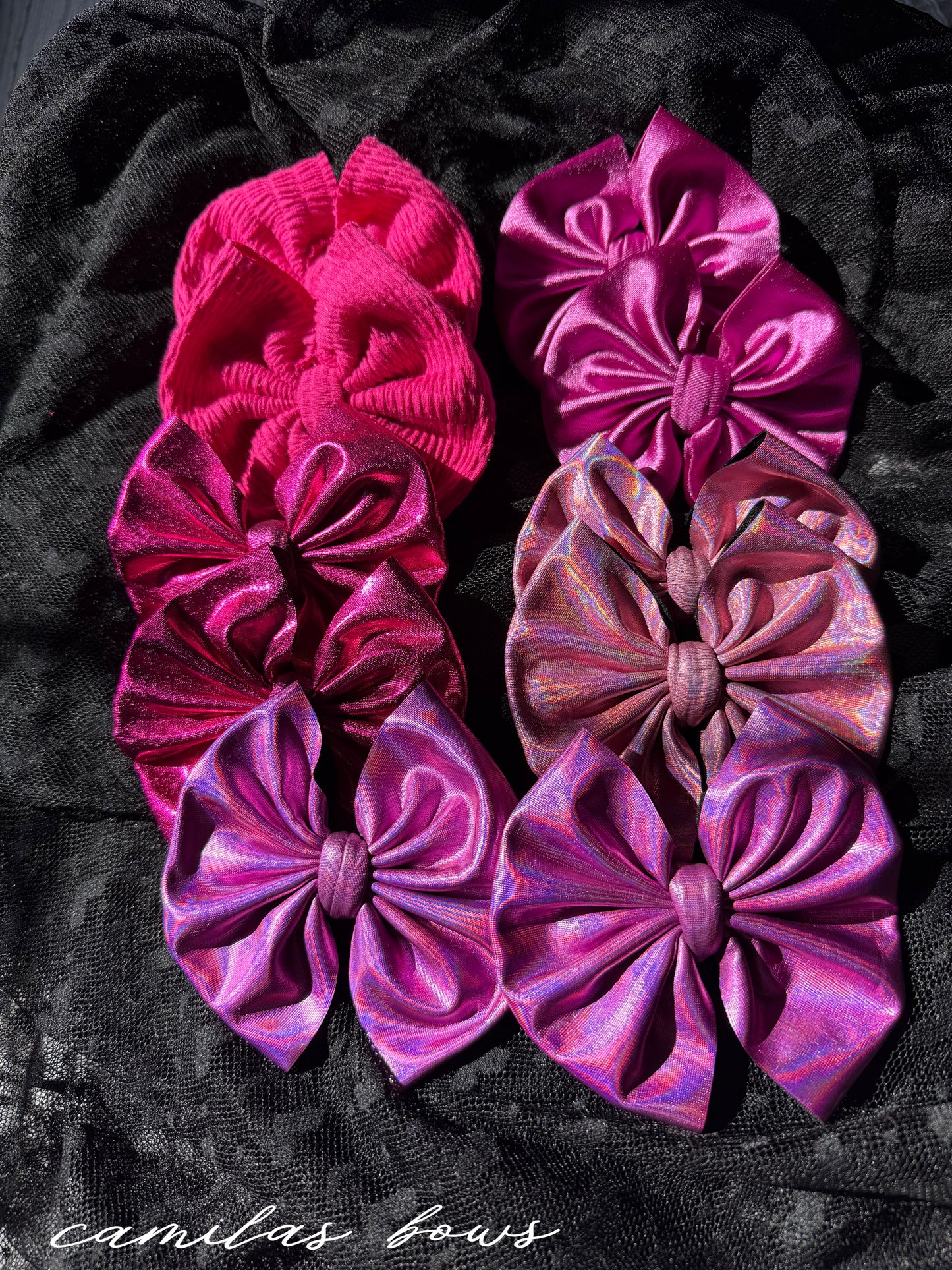 Holographic messy Piggies