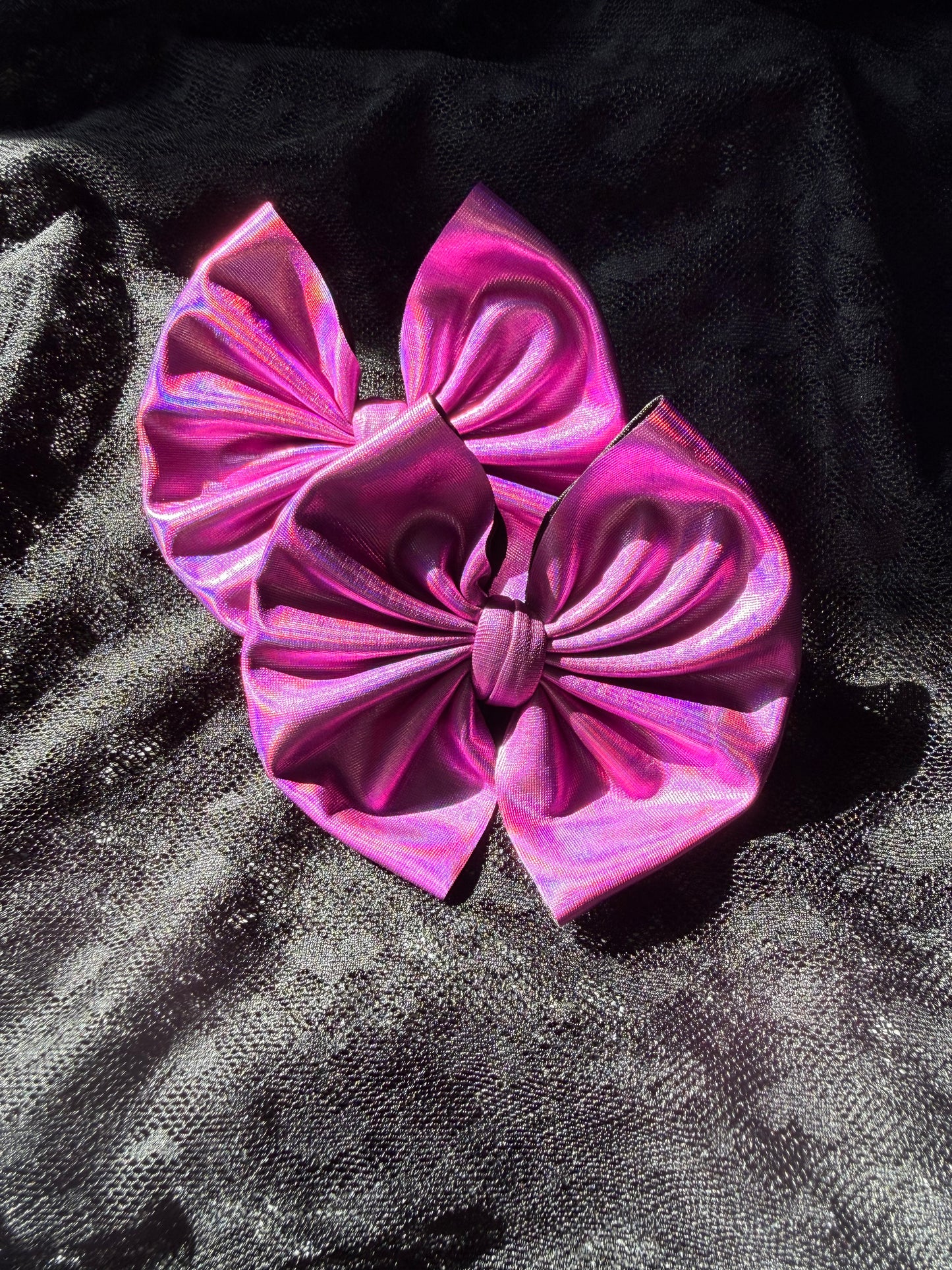 Holographic messy Piggies