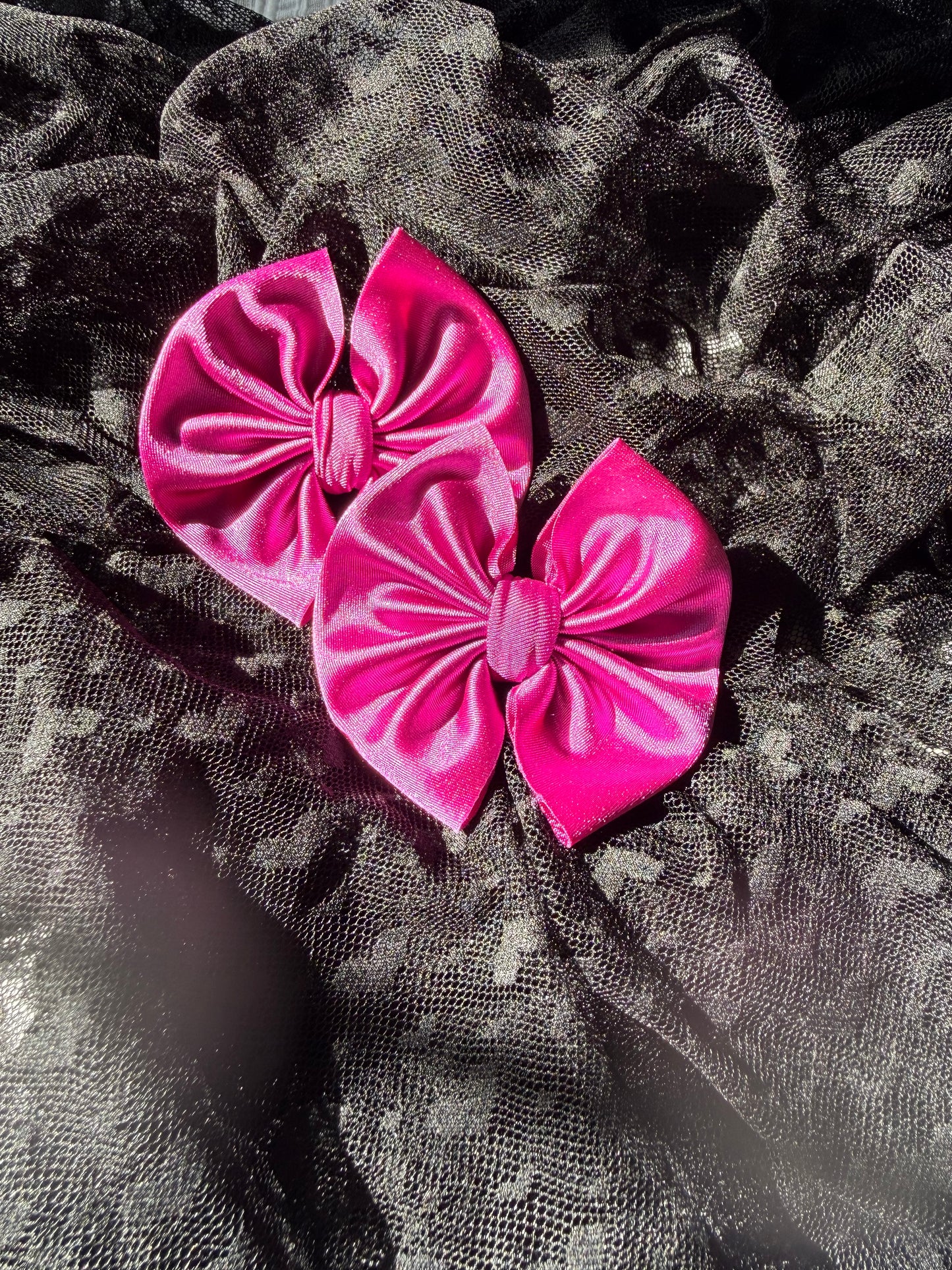 Holographic messy Piggies