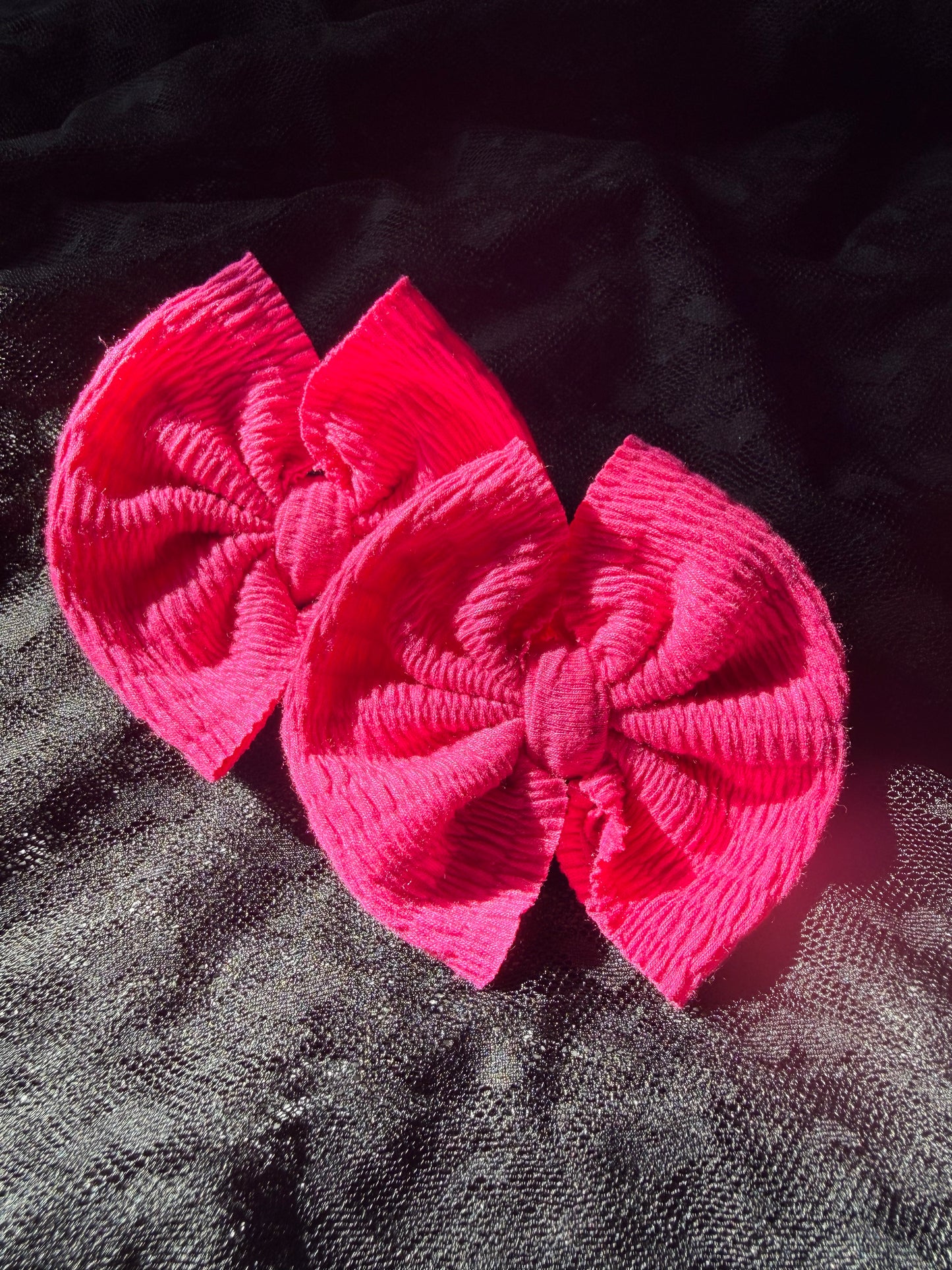 Holographic messy Piggies