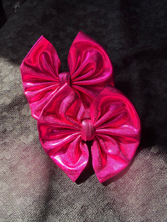 Holographic messy Piggies