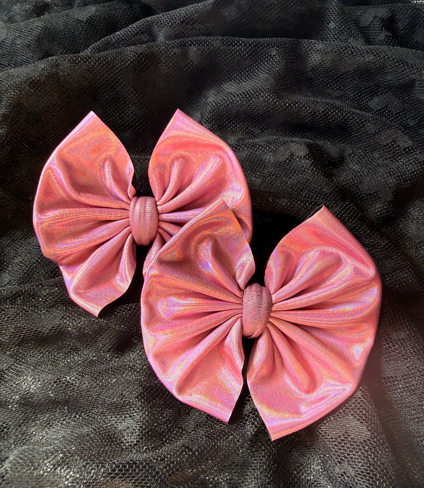 Holographic messy Piggies